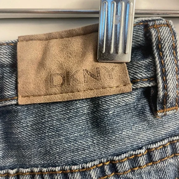 DKNY Size 2T Jeans-Like New! Faux Button & Fly (snap closure), Adjustable Waist - Picture 5 of 8